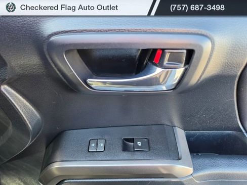 Used 2018 Toyota Tacoma TRD Sport image 41