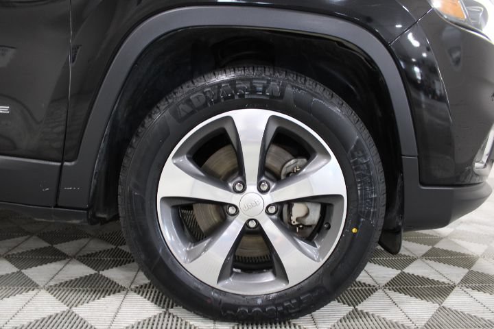 Used 2019 Jeep Cherokee Limited AWD/4WD image 44