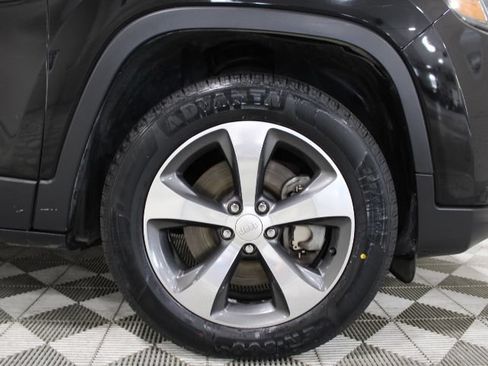 Used 2019 Jeep Cherokee Limited AWD/4WD image 44