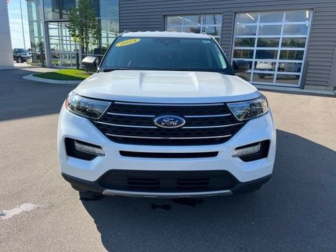 Used 2023 Ford Explorer XLT w/ Equipment Group 202A AWD/4WD image 2