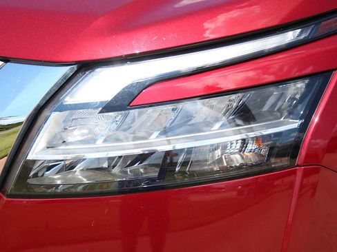 Used 2022 Nissan Pathfinder SV FWD image 5
