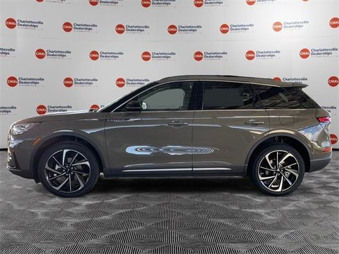 New 2025 Lincoln Corsair Reserve w/ Equipment Group 202A image 2