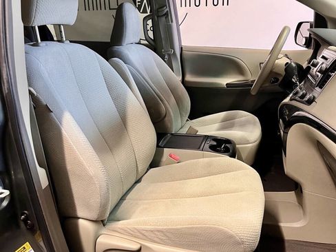 Used 2012 Toyota Sienna LE image 20