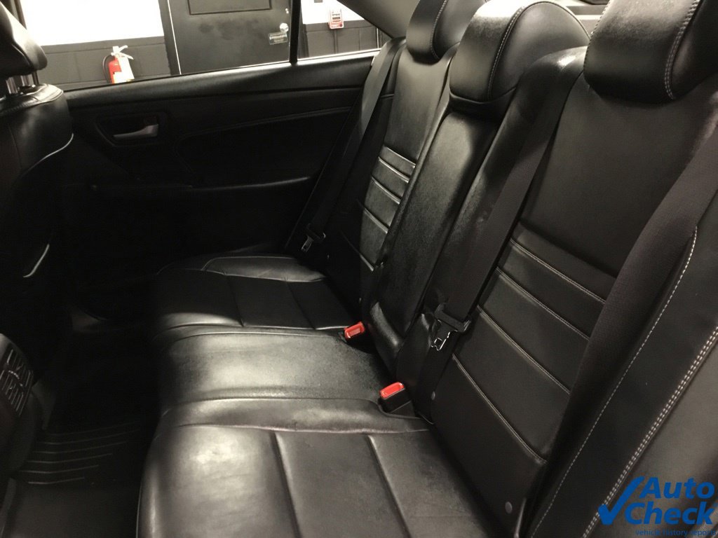 Used 2017 Toyota Camry XLE w/ Moonroof Package FWD image 33