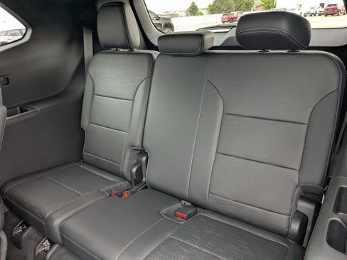 Used 2025 Buick Enclave Sport Touring AWD/4WD image 32