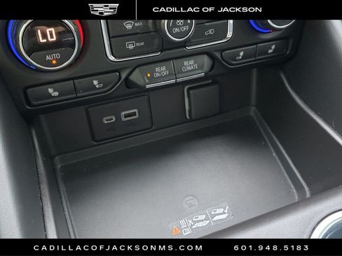 Used 2021 Chevrolet Tahoe Z71 w/ Luxury Package AWD/4WD image 15