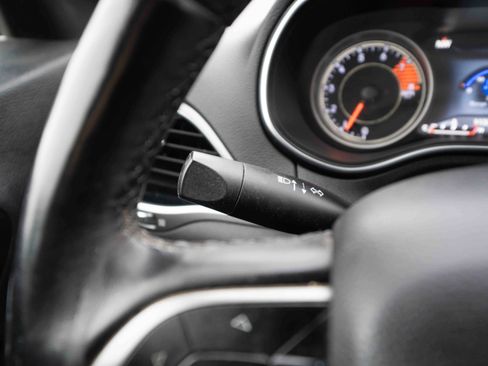 Used 2019 Jeep Cherokee Limited image 13