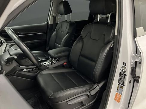 Used 2023 Kia Telluride LX image 4