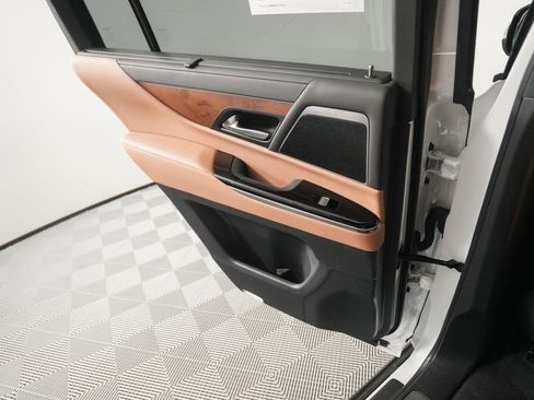 Used 2024 Lexus LX 600 4WD w/ Luxury Package image 14