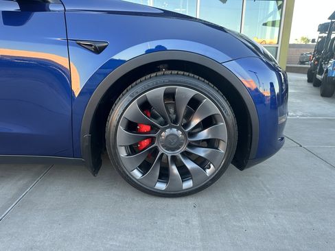 Used 2023 Tesla Model Y Performance image 8