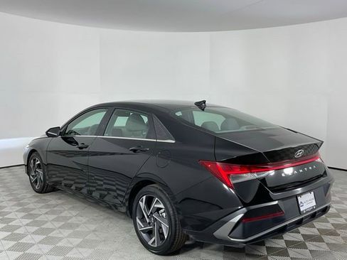 Used 2025 Hyundai Elantra SEL image 8