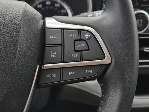 Used 2023 Toyota Highlander XLE image 12