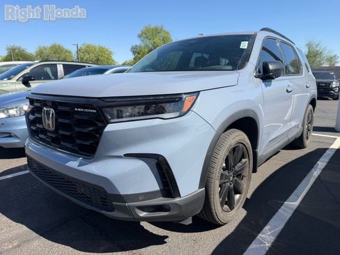 Used 2025 Honda Pilot Black Edition image 2