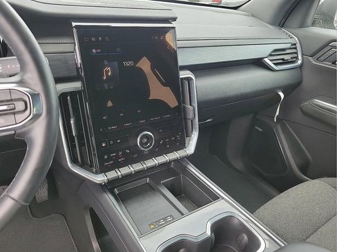 Used 2025 GMC Acadia Elevation image 20