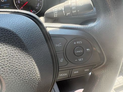 Used 2020 Toyota RAV4 XLE w/ Convenience Package FWD image 14