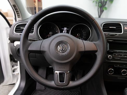 Used 2013 Volkswagen Golf 4-Door FWD image 9