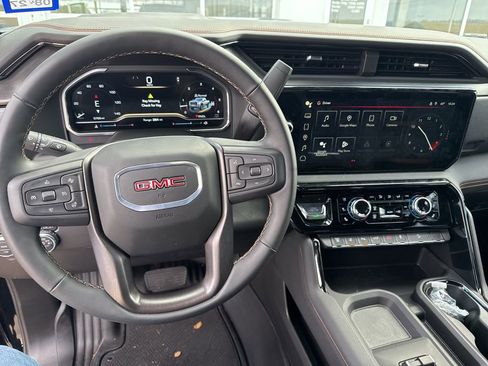 Used 2025 GMC Sierra 2500 AT4 w/ AT4 Premium Plus Package image 13