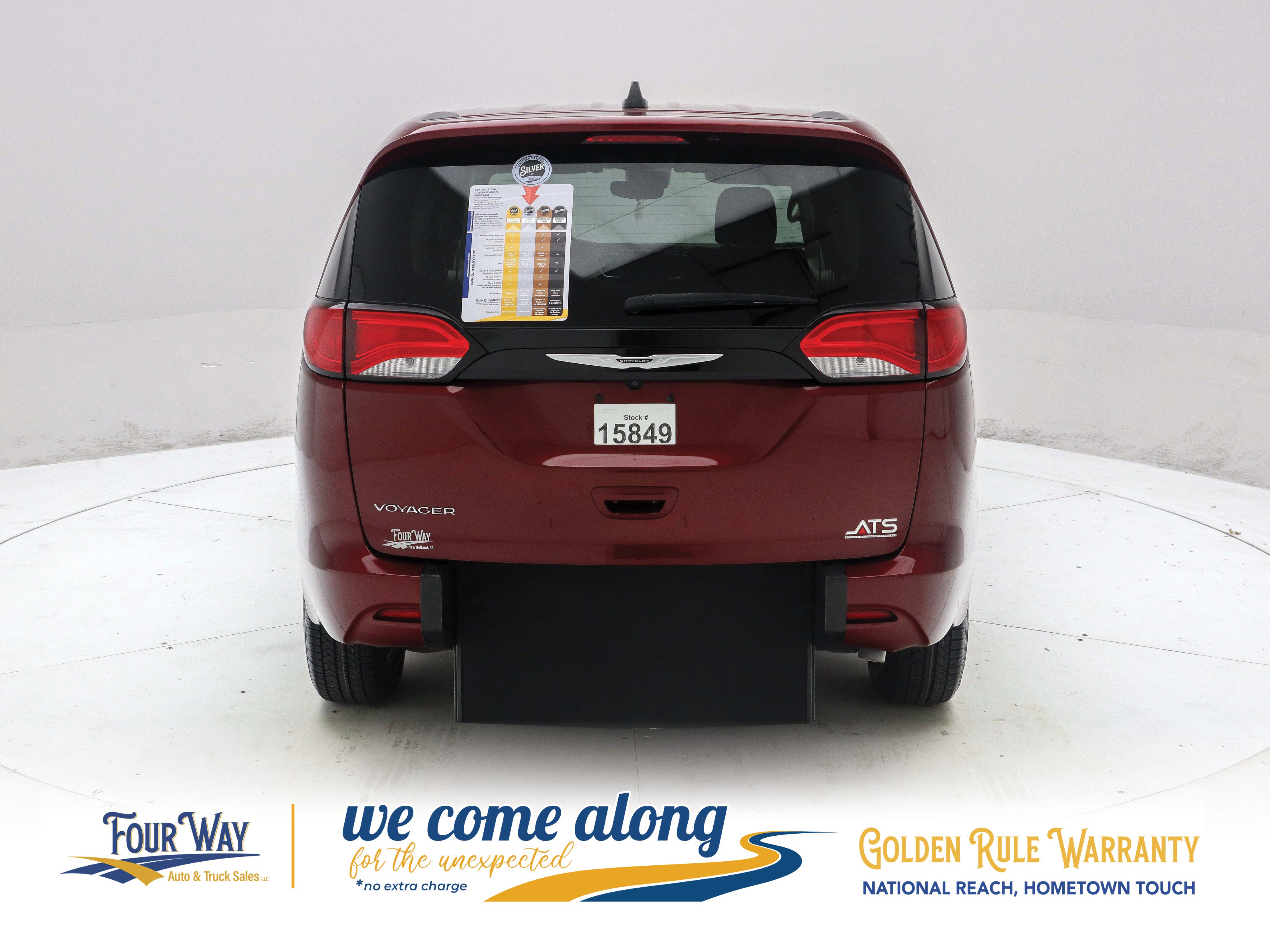 Used 2023 Chrysler Voyager LX FWD image 6