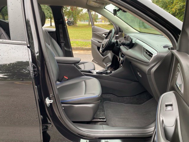 Used 2025 Buick Encore GX Sport Touring FWD image 17
