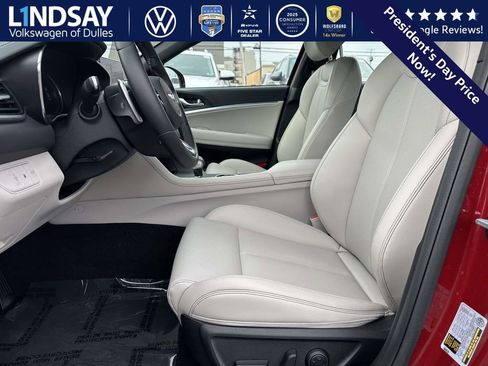 Used 2023 Genesis G70 2.0T image 10