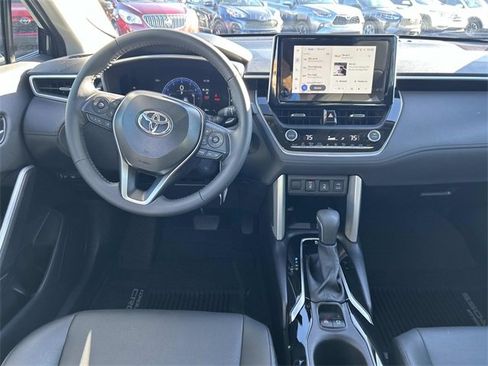 Used 2025 Toyota Corolla Cross XLE image 16