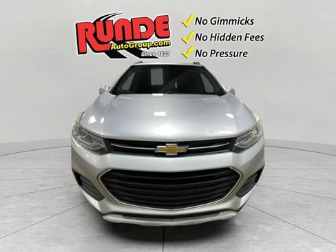 Used 2017 Chevrolet Trax LT w/ LT Convenience Package FWD image 9