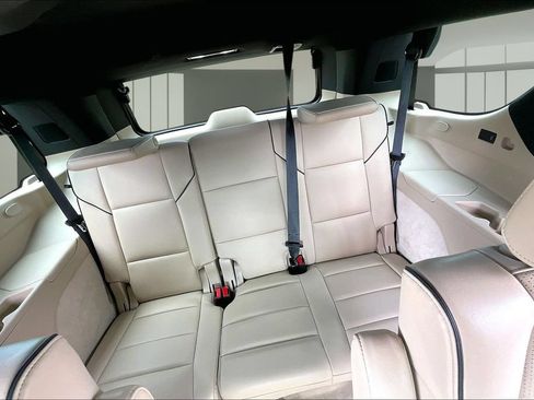 Used 2024 Cadillac Escalade Premium Luxury AWD/4WD image 28