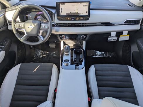 New 2026 Mitsubishi Outlander SE FWD image 13