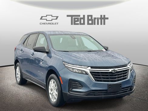 Certified 2024 Chevrolet Equinox LS w/ LS Convenience Package image 3