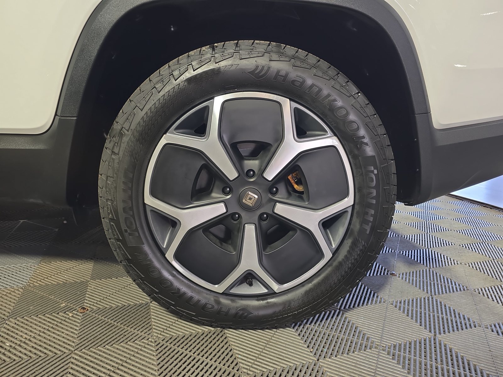 Used 2022 Rivian R1T Adventure AWD/4WD image 10