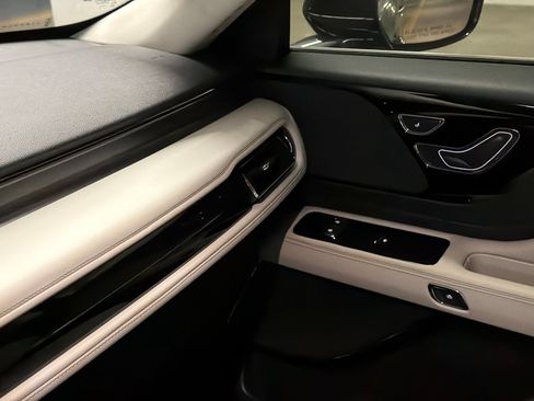 New 2026 Lincoln Aviator 2WD image 30