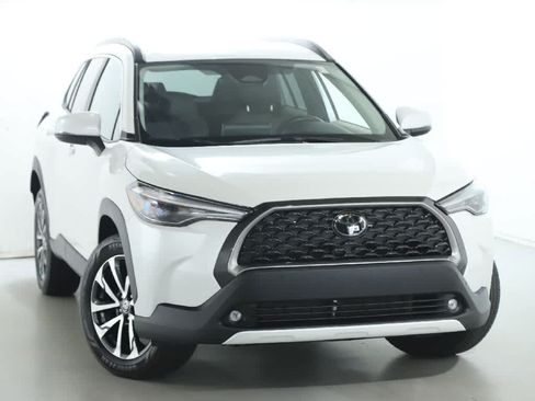 Used 2023 Toyota Corolla Cross XLE AWD/4WD image 2