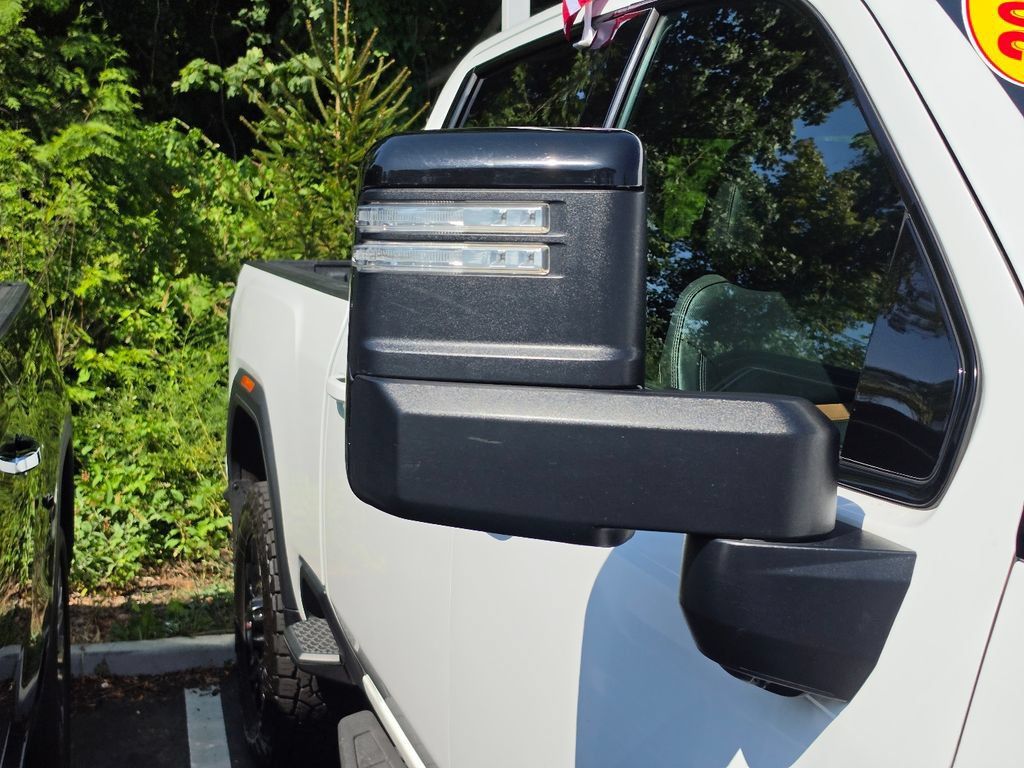 Used 2024 GMC Sierra 2500 AT4 w/ AT4 Preferred Package AWD/4WD image 8