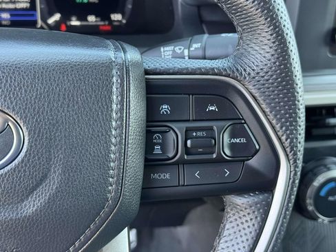 Used 2025 Toyota Tacoma TRD Sport image 12