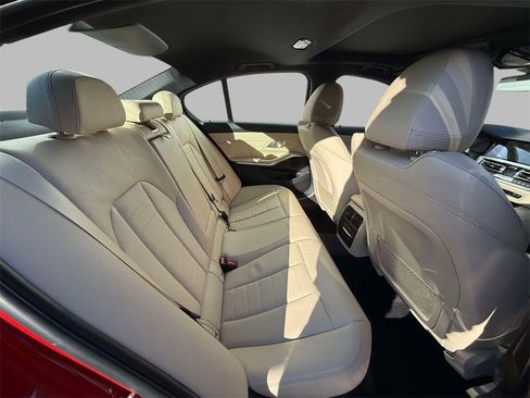 Used 2019 BMW 330i xDrive Sedan w/ Premium Package image 16