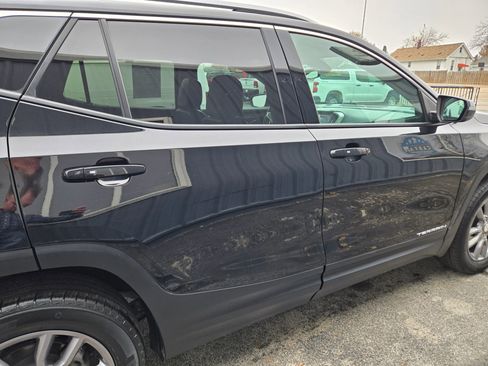 Used 2024 GMC Terrain SLT image 10