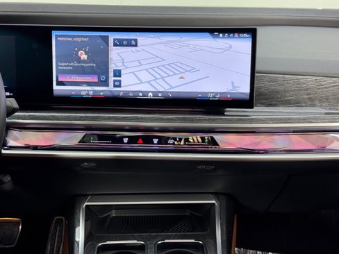 Used 2024 BMW i7 xDrive60 w/ Premium Package image 23