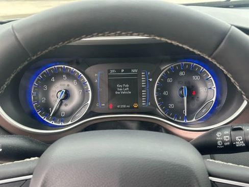 Used 2024 Chrysler Voyager LX image 16