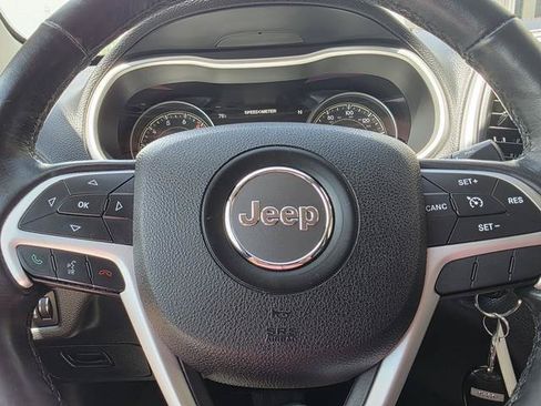 Used 2016 Jeep Cherokee Trailhawk w/ Leather Interior Group AWD/4WD image 13