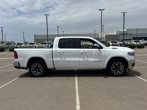 Used 2025 RAM 1500 Laramie AWD/4WD image 6
