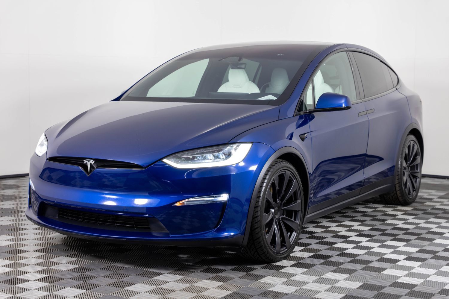Used 2023 Tesla Model X Plaid AWD/4WD image 2