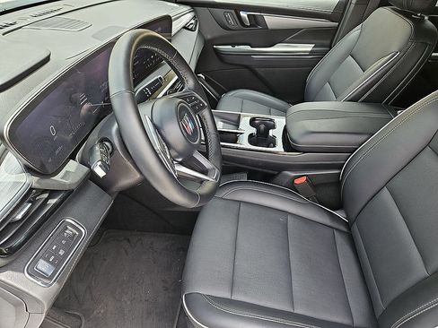 Used 2025 Buick Enclave Preferred AWD/4WD image 9