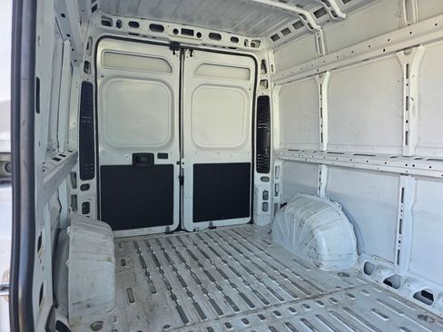 Used 2025 RAM ProMaster 2500 w/ Convenience Group FWD image 17