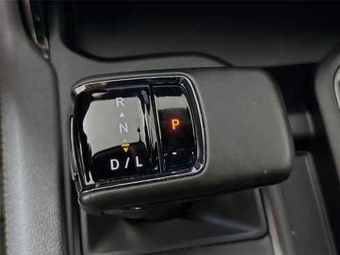 Used 2025 GMC Sierra 1500 AT4 w/ Technology Package AWD/4WD image 15