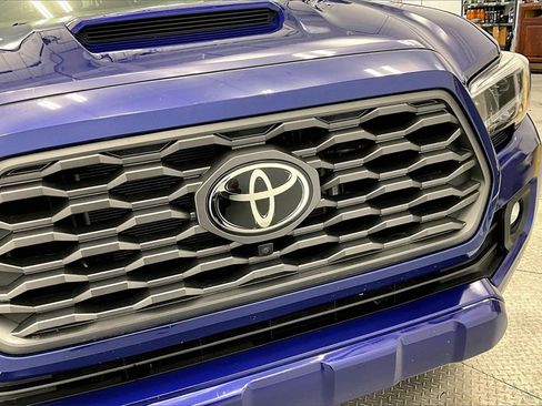 Used 2022 Toyota Tacoma TRD Sport image 30