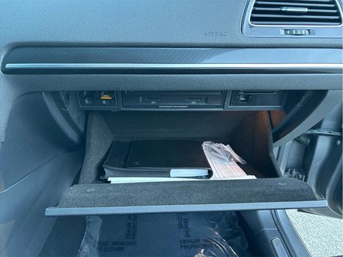 Used 2017 Volkswagen Golf R 4-Door image 44