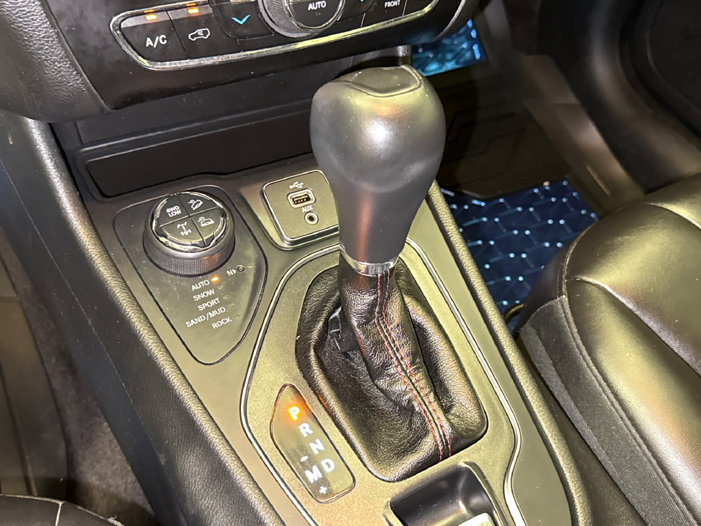 Used 2020 Jeep Grand Cherokee Altitude AWD/4WD image 29