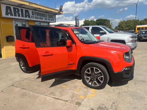 Used 2017 Jeep Renegade Latitude FWD image 7