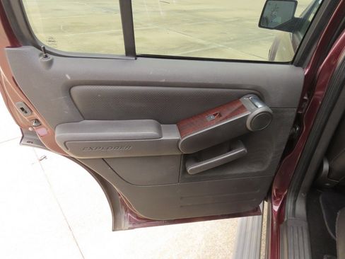 Used 2006 Ford Explorer Limited AWD/4WD image 19