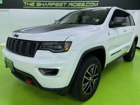 Used 2018 Jeep Grand Cherokee Trailhawk w/ Trailhawk Luxury Group AWD/4WD image 5